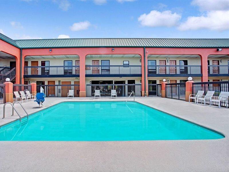 Super 8 By Wyndham Knoxville East Exterior foto