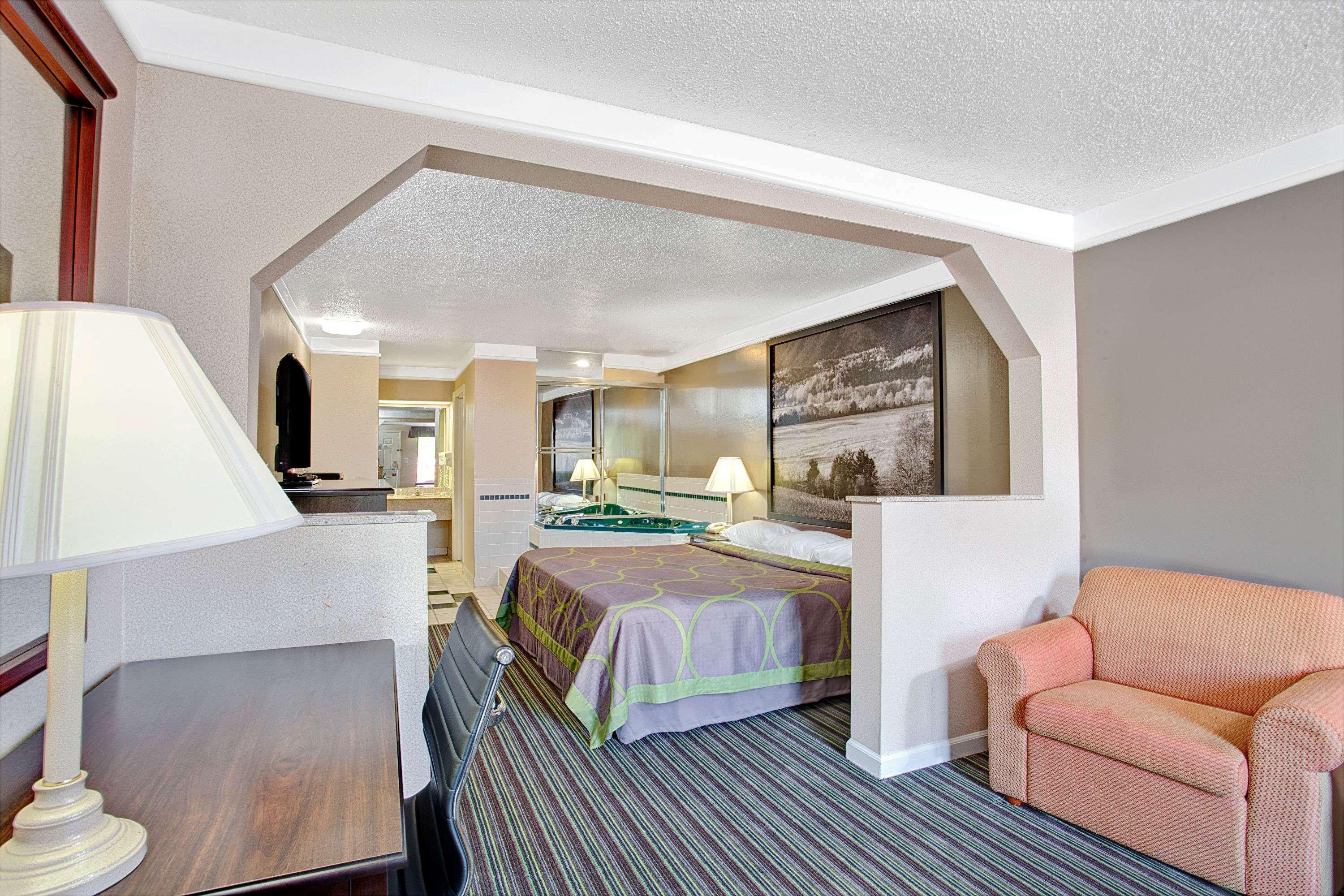 Super 8 By Wyndham Knoxville East Exterior foto