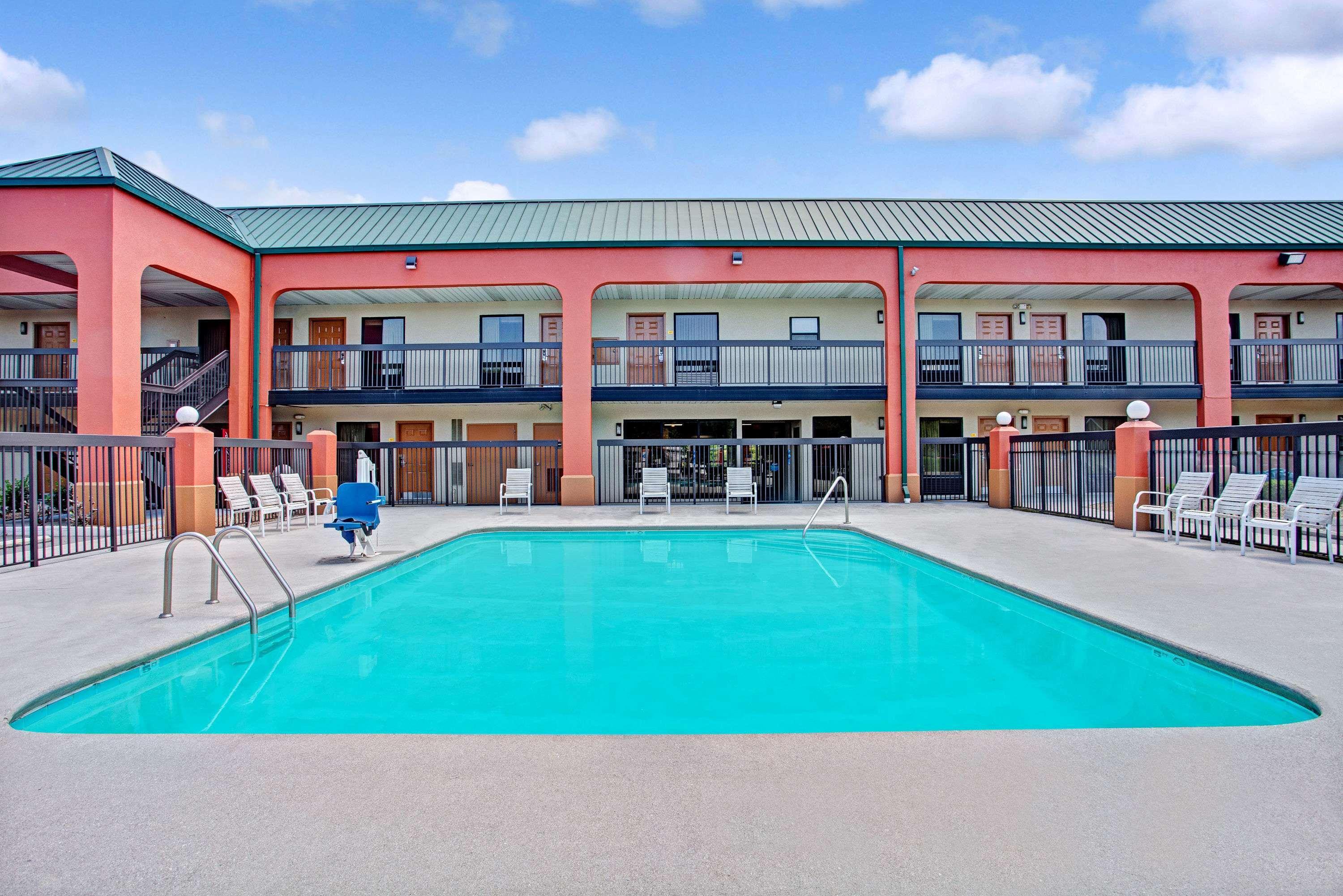 Super 8 By Wyndham Knoxville East Exterior foto