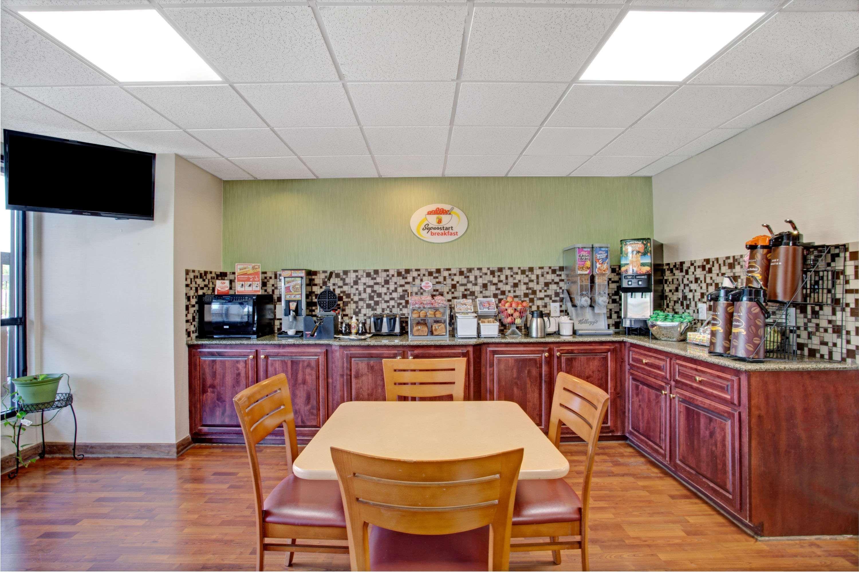 Super 8 By Wyndham Knoxville East Exterior foto