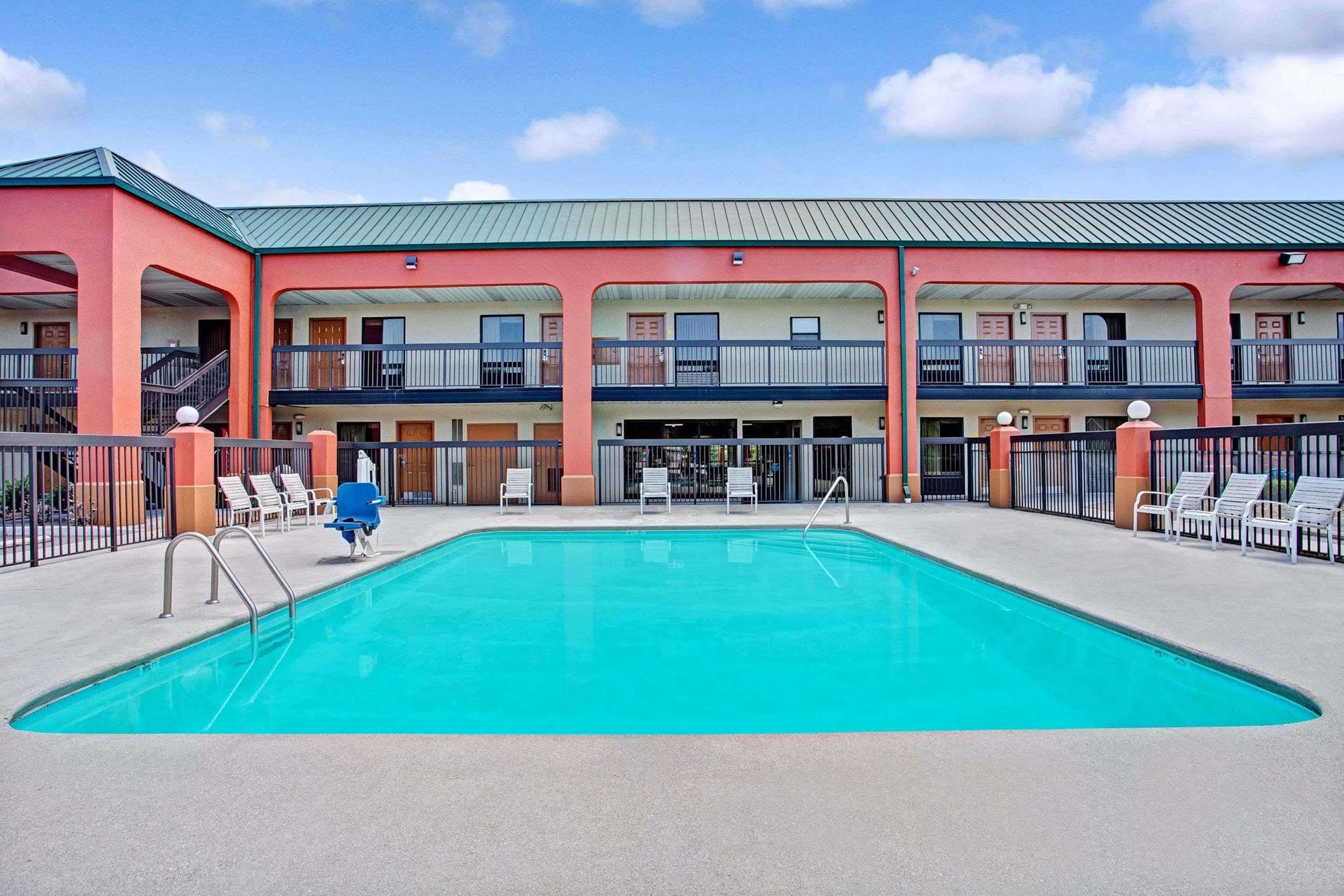 Super 8 By Wyndham Knoxville East Exterior foto